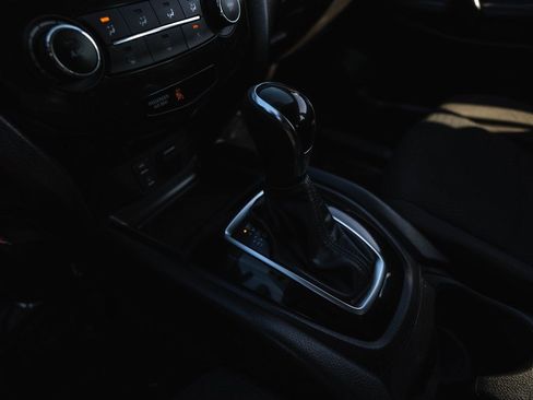 Used 2018 Nissan Rogue Sport S image 15