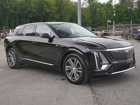 Used 2024 Cadillac Lyriq Luxury RWD image 2