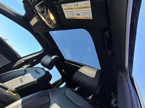 Used 2024 Jeep Compass Latitude w/ Sun and Sound Group image 13