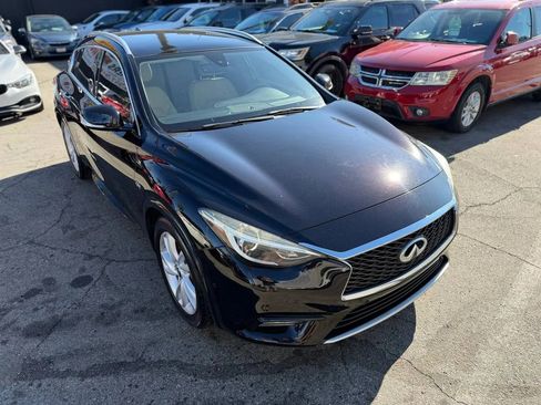 Used 2018 INFINITI QX30 Premium w/ Navigation Package image 2