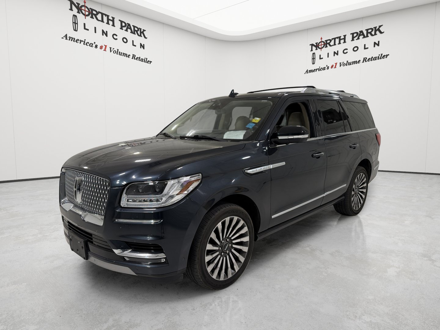Used 2021 Lincoln Navigator Reserve w/ Luxury Package AWD/4WD image 1