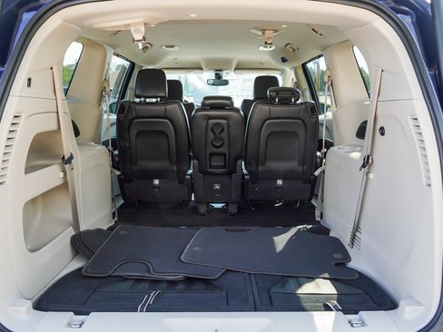 Used 2018 Chrysler Pacifica Touring-L FWD image 14
