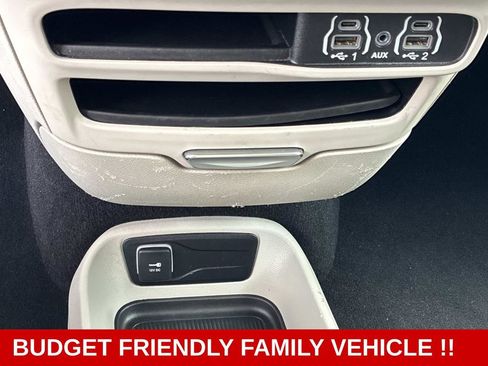 Used 2023 Chrysler Voyager LX FWD image 33