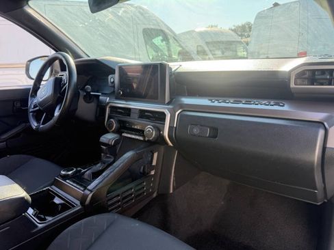 Used 2024 Toyota Tacoma SR5 AWD/4WD image 10