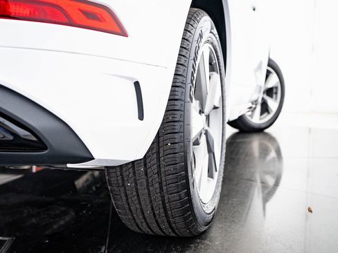 Certified 2025 Audi Q5 2.0T Premium w/ Convenience Plus Package image 41