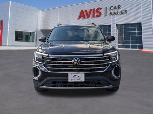Used 2025 Volkswagen Atlas SE image 2