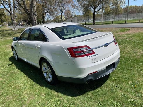 Used 2014 Ford Taurus SEL w/ Equipment Group 201A image 4
