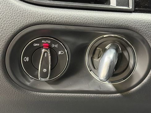 Used 2025 Porsche Macan image 36