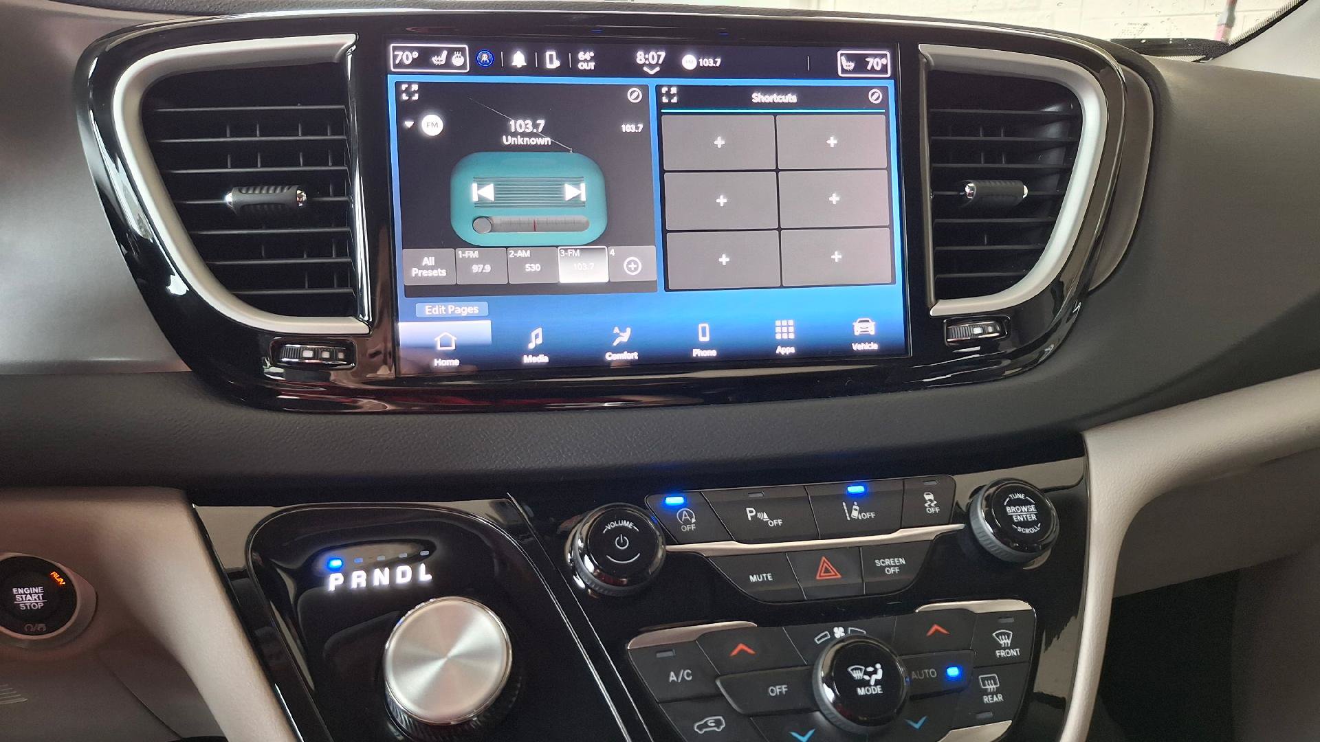 Used 2023 Chrysler Pacifica Touring-L FWD image 22