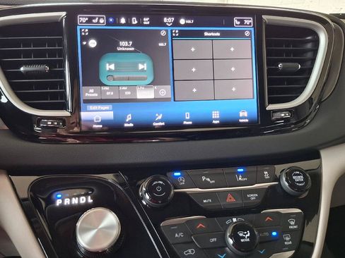 Used 2023 Chrysler Pacifica Touring-L FWD image 22