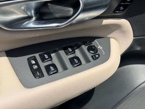 Certified 2025 Volvo XC90 B6 Plus AWD/4WD image 10