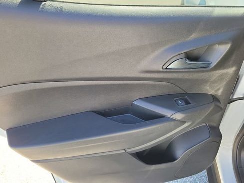 Certified 2025 Chevrolet Trax LT w/ LT Convenience Package image 10