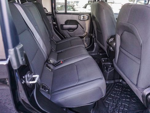 Used 2023 Jeep Gladiator Sport image 14