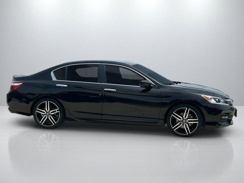 Used 2017 Honda Accord Sport image 4