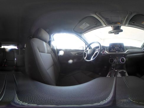 Used 2025 Chevrolet Blazer LT FWD image 44