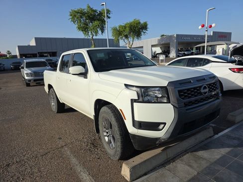 Used 2025 Nissan Frontier SV RWD image 3