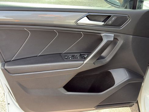 Used 2022 Volkswagen Tiguan SE image 12