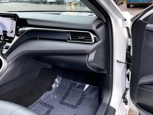 Used 2022 Toyota Camry SE w/ Convenience Package FWD image 18