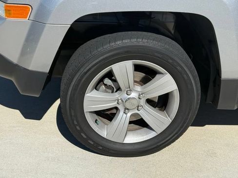 Used 2016 Jeep Patriot Latitude AWD/4WD image 5