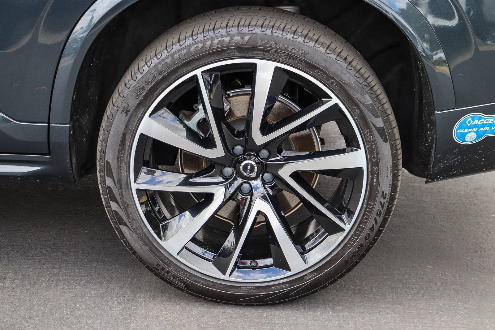 Used 2021 Volvo XC90 T8 Inscription Expression w/ Advanced Package AWD/4WD image 12