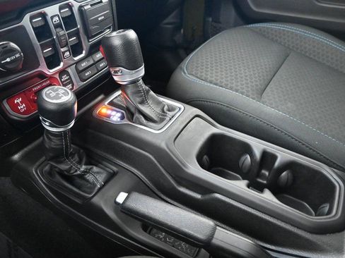 Used 2024 Jeep Wrangler Unlimited Rubicon 4xe w/ Technology Group image 33