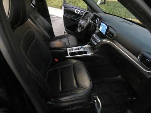 Used 2020 Ford Explorer XLT w/ Equipment Group 202A image 26