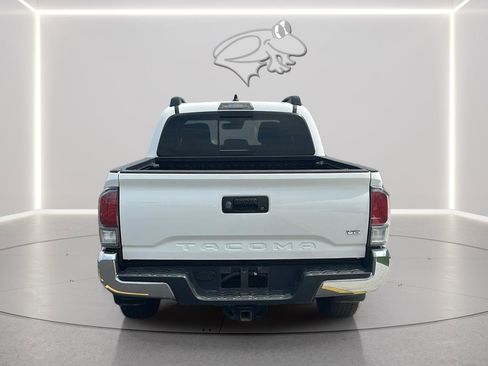Used 2021 Toyota Tacoma TRD Off-Road AWD/4WD image 7