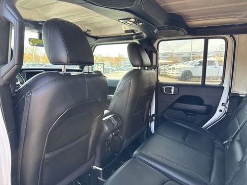 Used 2022 Jeep Wrangler Unlimited Sahara w/ Cold Weather Group image 16