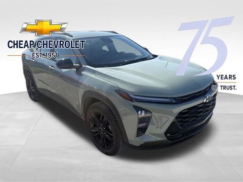 Used 2025 Chevrolet Trax ACTIV w/ Driver Confidence Package FWD image 2