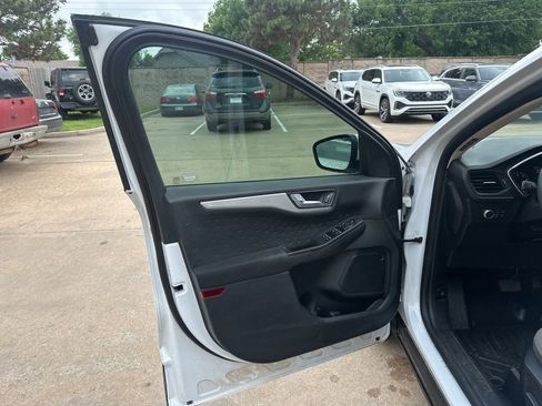 Used 2020 Ford Escape SE FWD image 9