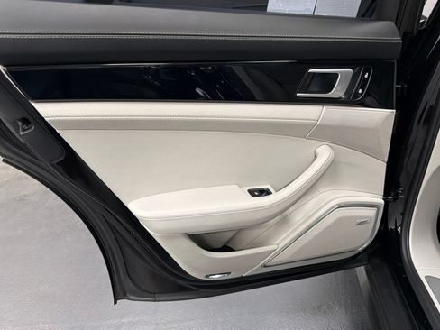Used 2019 Porsche Panamera 4 AWD/4WD image 41
