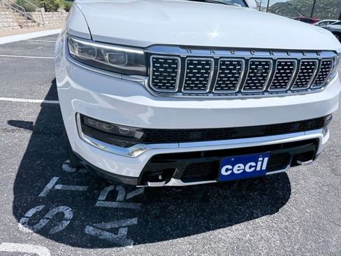 Used 2022 Jeep Grand Wagoneer Series III w/ Rear Seat Video Group 1 AWD/4WD image 4