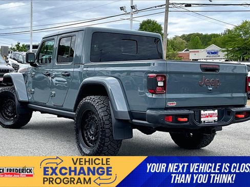 Used 2025 Jeep Gladiator Mojave AWD/4WD image 9