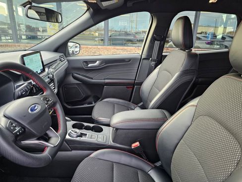 Certified 2025 Ford Escape ST-Line image 17
