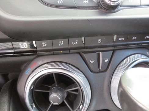 Used 2018 Chevrolet Camaro LT image 10