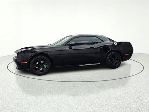 Used 2015 Dodge Challenger SXT RWD image 3