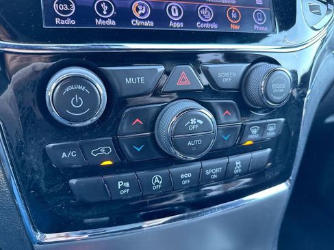 Used 2019 Jeep Grand Cherokee Limited w/ Luxury Group II image 17