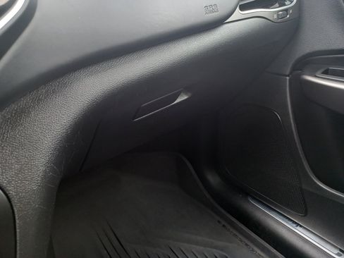 Used 2019 Jeep Cherokee Overland w/ Technology Group AWD/4WD image 25