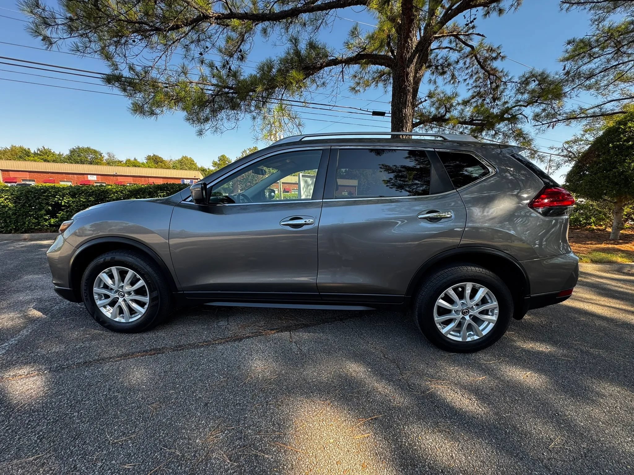 Used 2017 Nissan Rogue SV w/ SV Premium Package FWD image 7