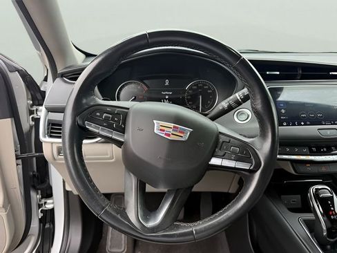 Used 2021 Cadillac XT4 Premium Luxury FWD image 16