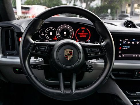Used 2024 Porsche Cayenne S image 38