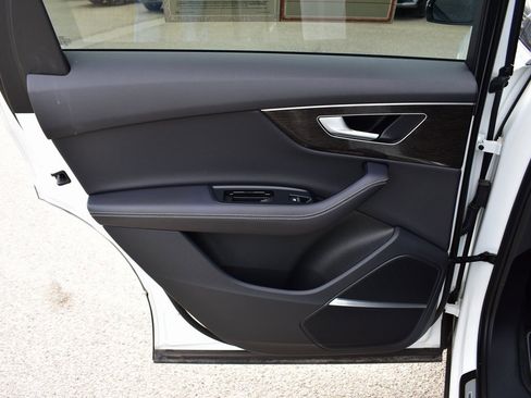 Used 2025 Audi Q7 3.0T Premium Plus image 19