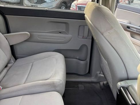 Used 2015 Kia Sedona LX w/ LX Convenience Package image 39