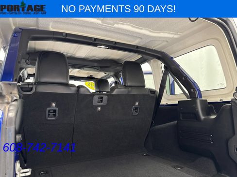 Used 2018 Jeep Wrangler Unlimited Sahara w/ Cold Weather Group AWD/4WD image 26