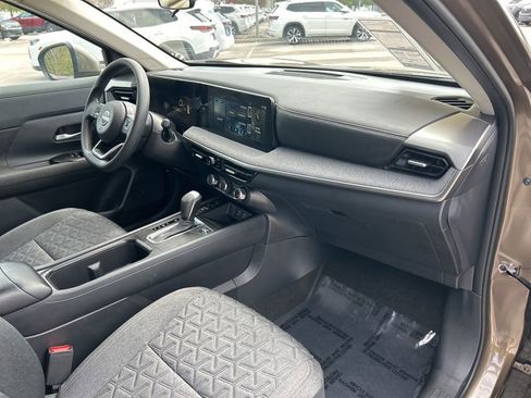 Used 2025 Nissan Kicks SV FWD image 39
