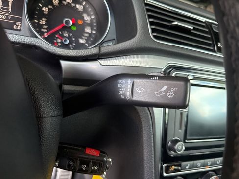 Used 2018 Volkswagen Passat 2.0T R-Line image 27