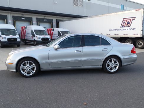 Used 2004 Mercedes-Benz E 500 4MATIC Sedan image 3