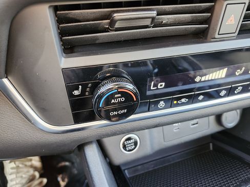 Used 2023 Nissan Rogue SV w/ SV Premium B Package image 34