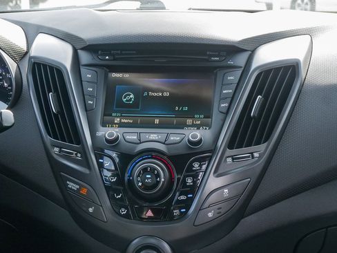 Used 2015 Hyundai Veloster Turbo image 13