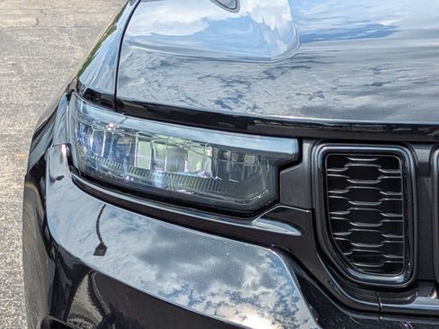 Used 2024 Jeep Grand Cherokee Limited w/ Black Appearance Package RWD image 10